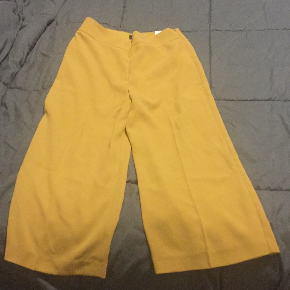 Cute yellow culottes